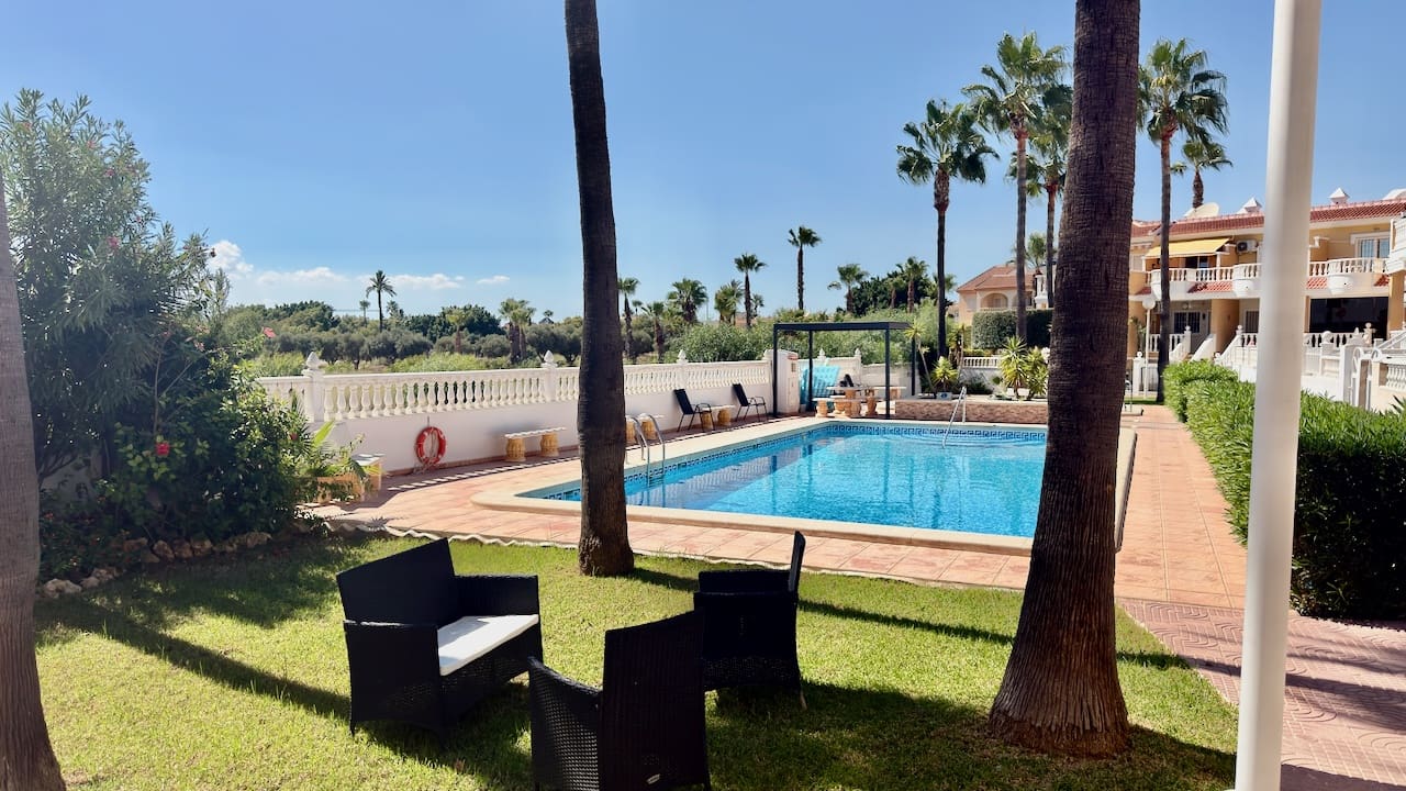 2 Zimmer Villa zu verkaufen in Dona Pepa mit Pool - 195.000 € (Ref: 10117428)