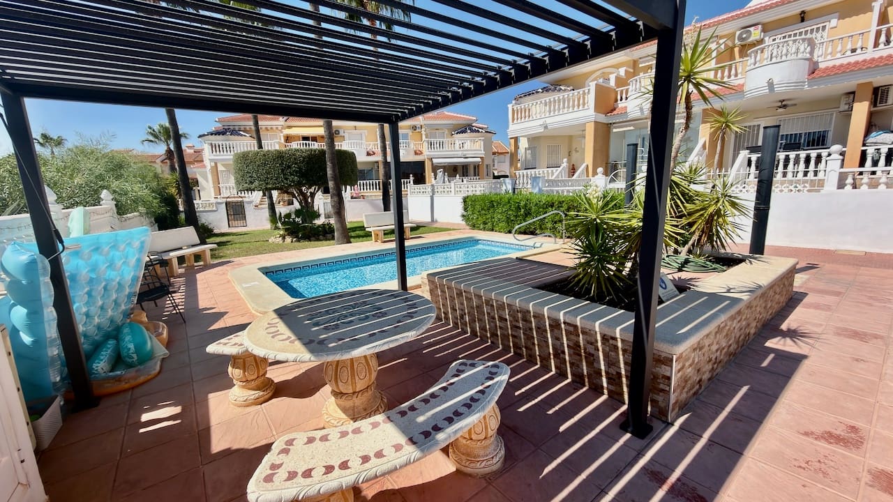 2 Zimmer Villa zu verkaufen in Dona Pepa mit Pool - 195.000 € (Ref: 10117428)