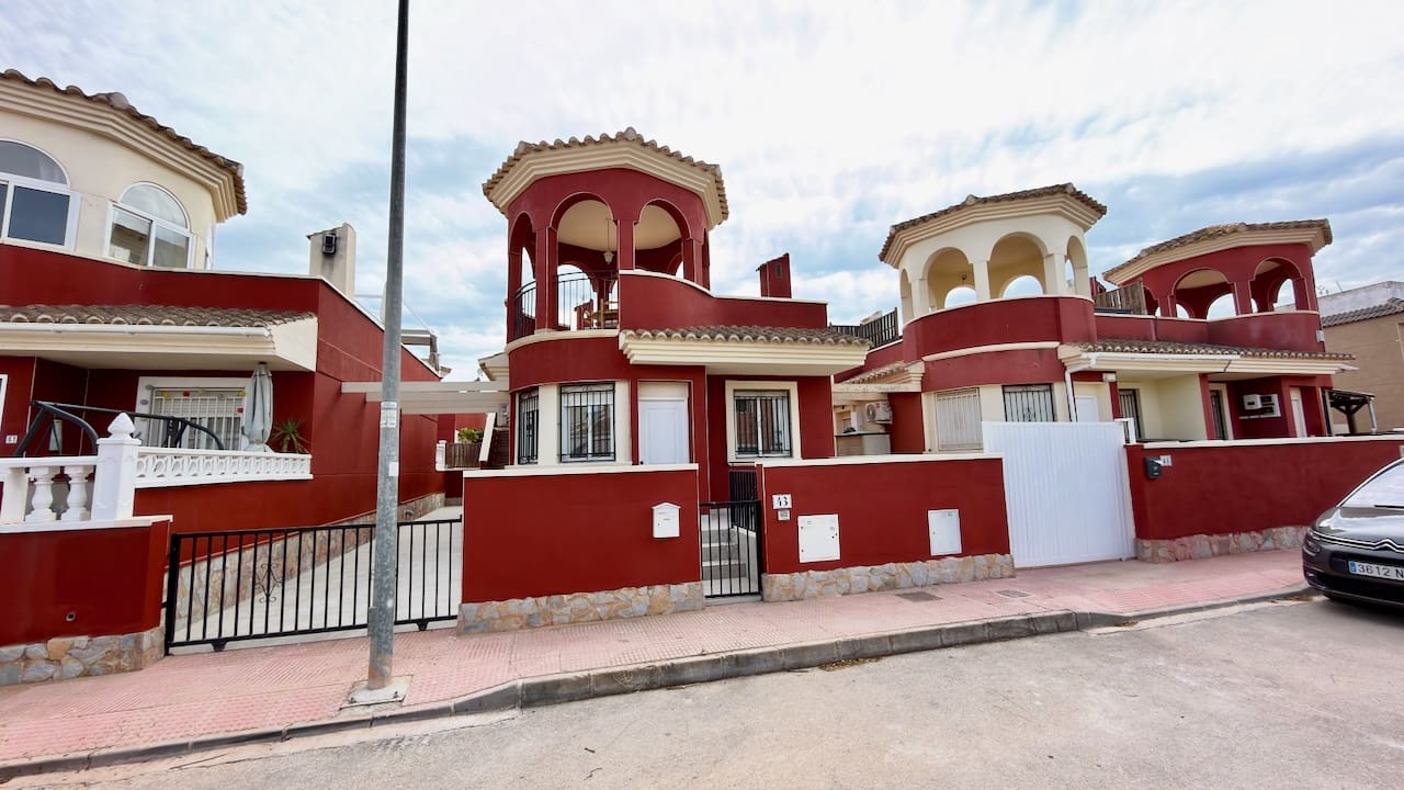 2 sovrum Villa till salu i Daya Nueva med pool - 189 995 € (Ref: 10120647)