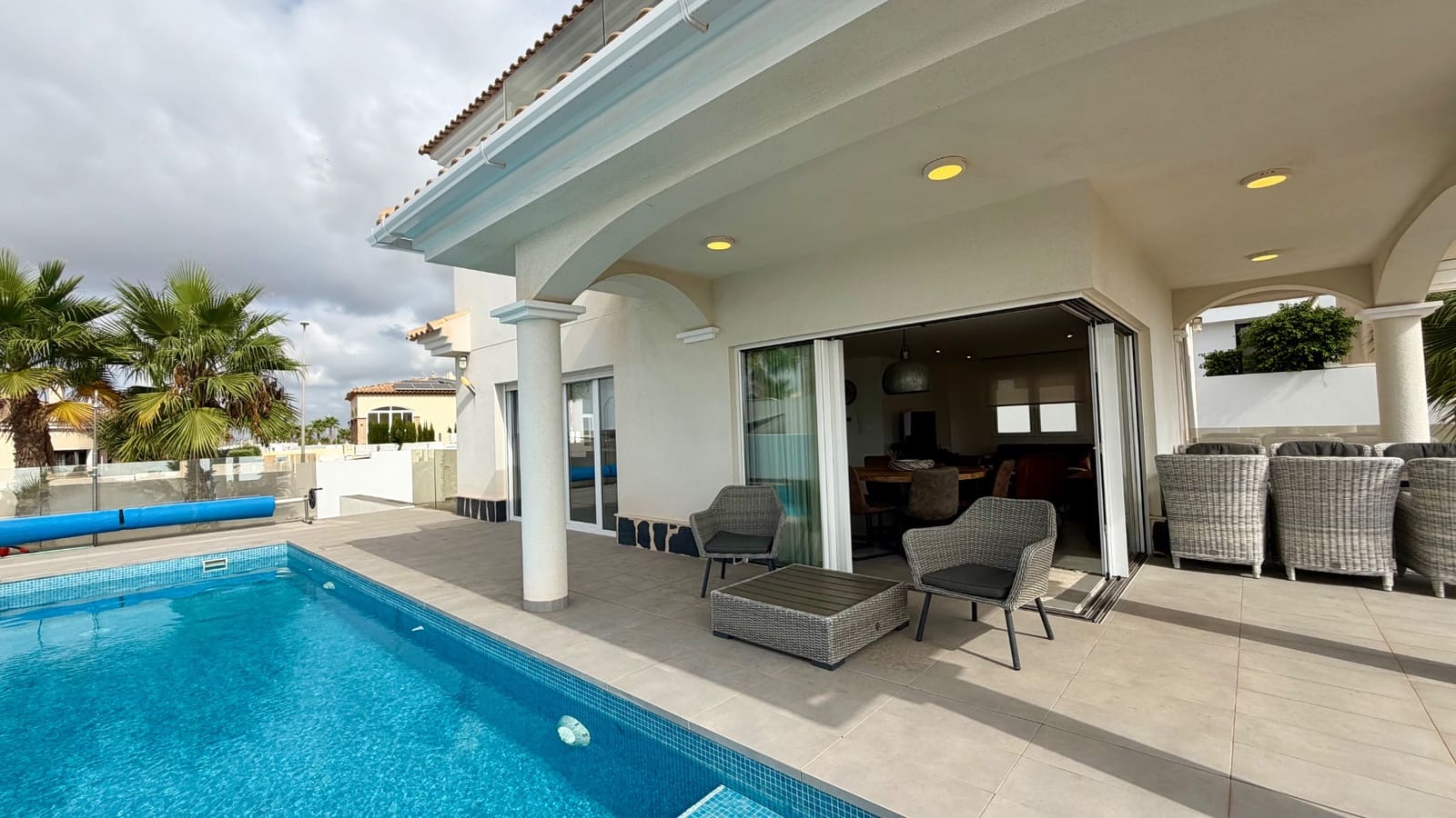 Chalet de 4 habitaciones en La Marina en venta con piscina garaje - 695.000 € (Ref: 10158504)
