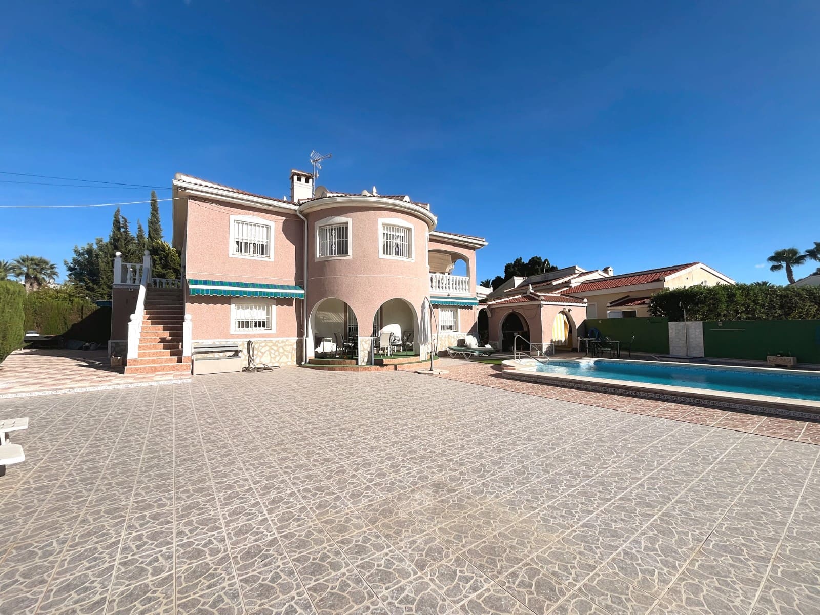 4 bedroom Villa for sale in Ciudad Quesada with pool garage - € 549,995 (Ref: 10160446)