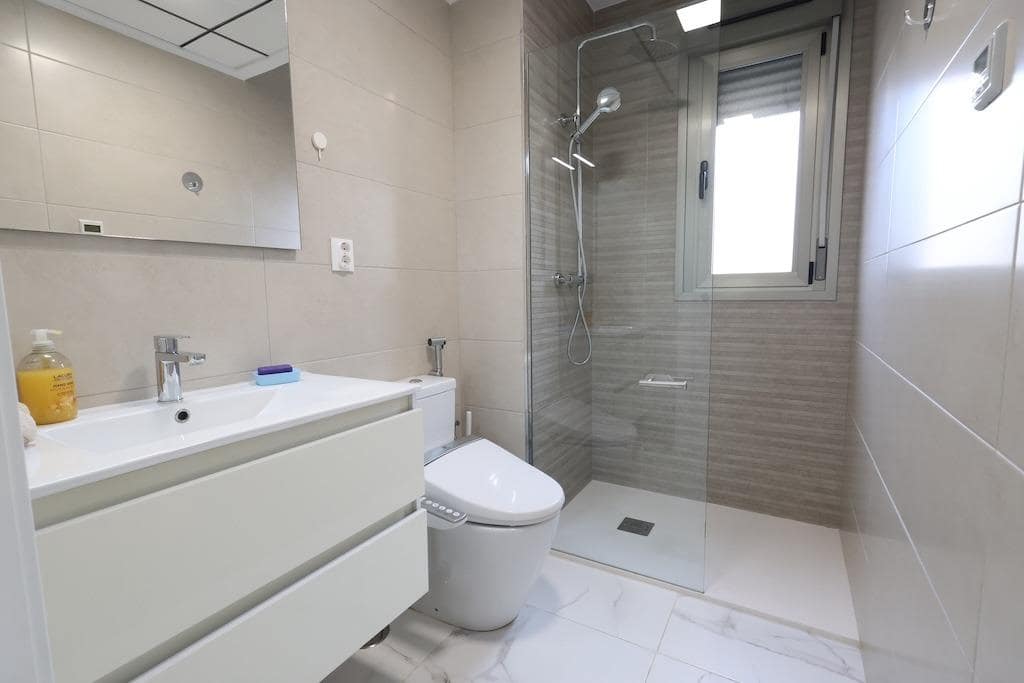 Chalet de 3 habitaciones en Villamartin en venta con piscina - 450.000 € (Ref: 10163297)