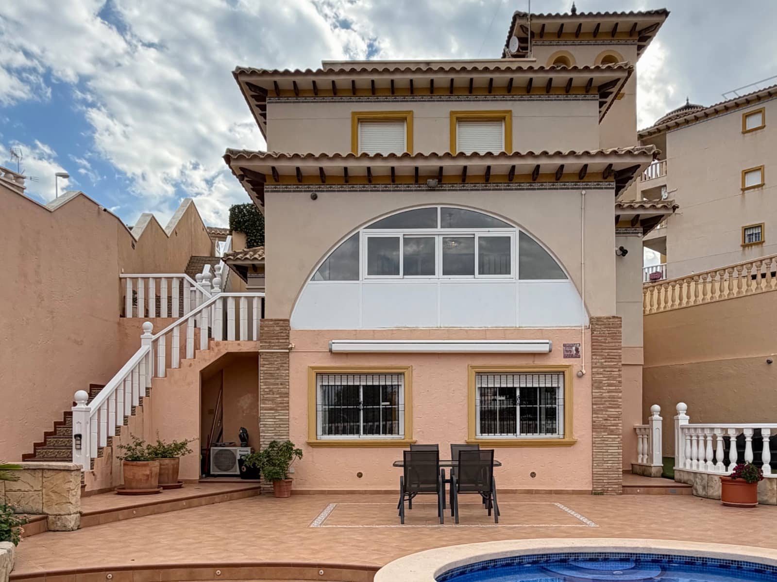 4 soveværelse Villa til salg i Orihuela Costa med swimmingpool garage - € 490.000 (Ref: 10166980)
