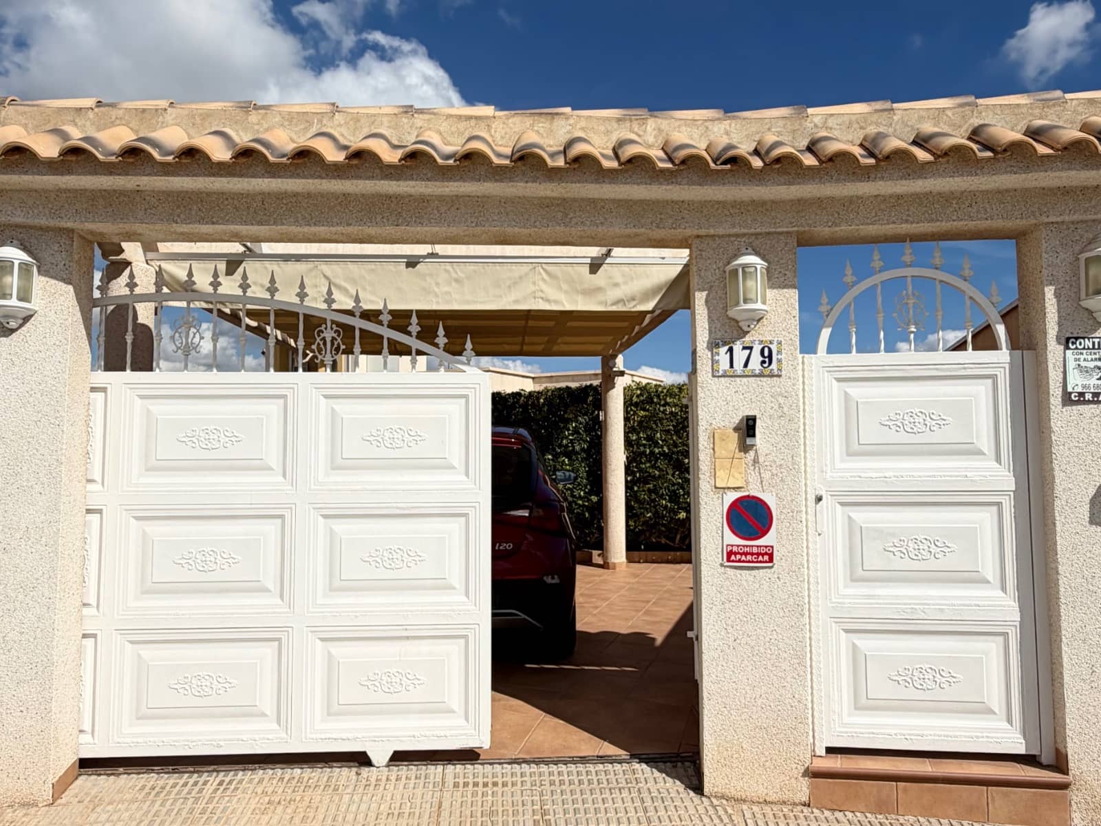 4 soveværelse Villa til salg i Orihuela Costa med swimmingpool garage - € 490.000 (Ref: 10166980)