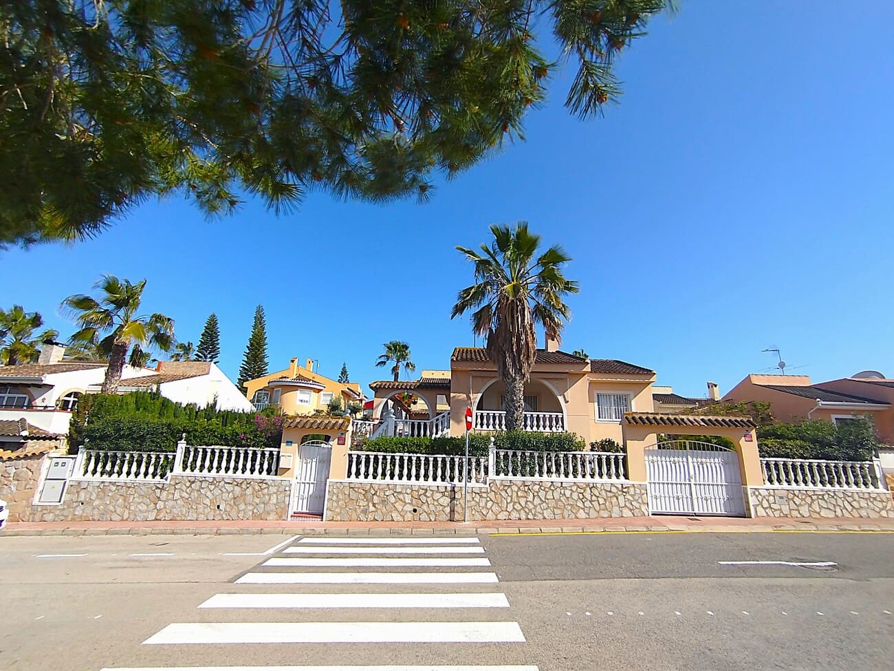 4 bedroom Villa for sale in Pueblo Lucero with pool garage - € 380,000 (Ref: 10166981)