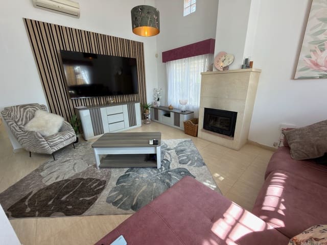 Chalet de 3 habitaciones en Los Montesinos en venta con piscina garaje - 299.995 € (Ref: 10166982)