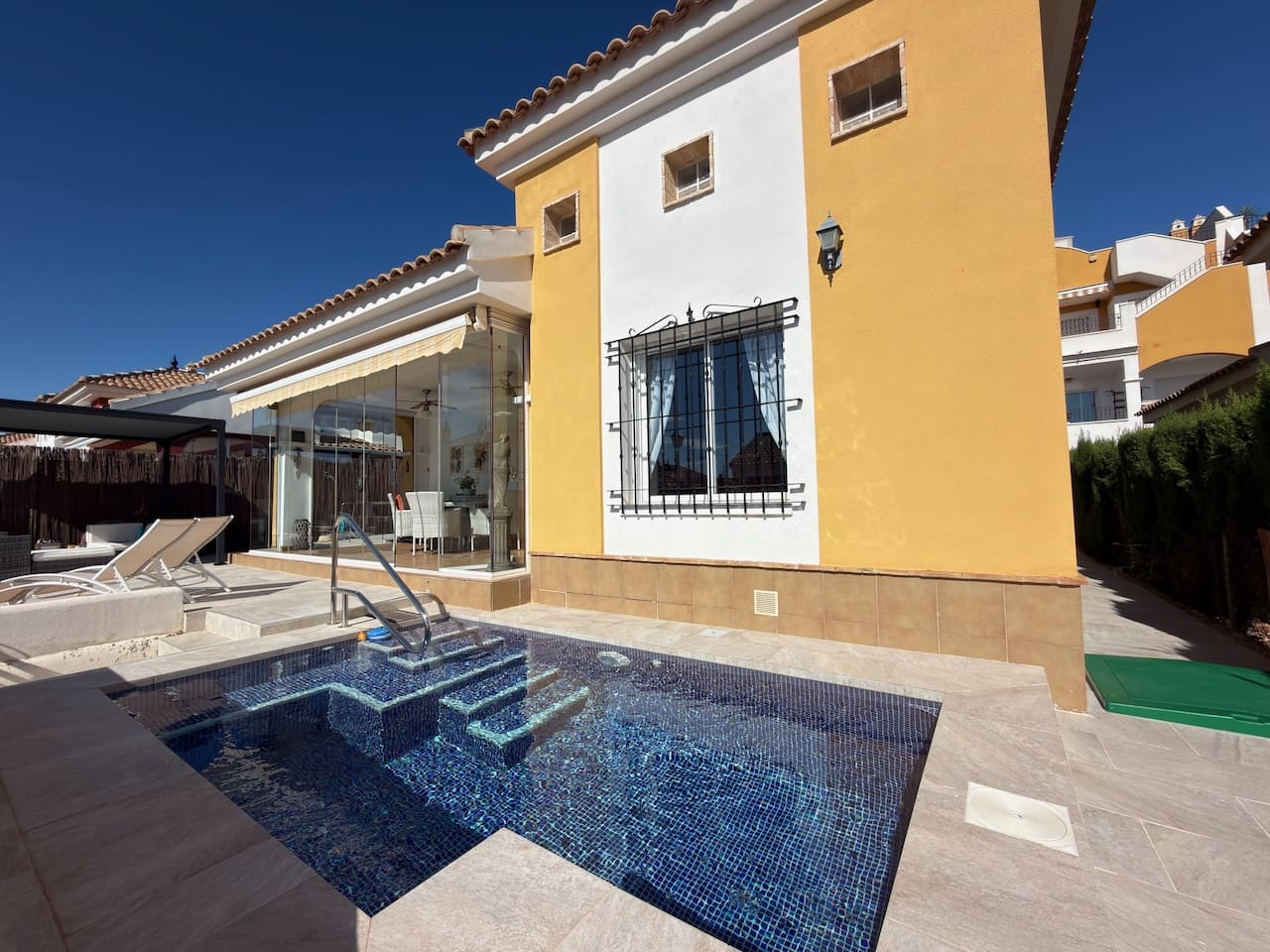 3 Zimmer Villa zu verkaufen in Los Montesinos mit Pool Garage - 299.995 € (Ref: 10166982)
