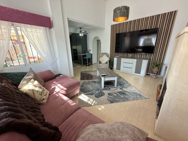 Chalet de 3 habitaciones en Los Montesinos en venta con piscina garaje - 299.995 € (Ref: 10166982)
