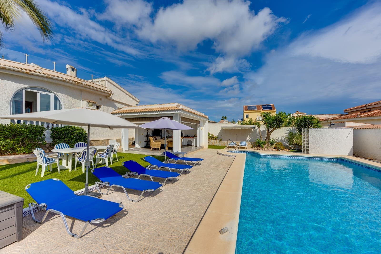 Chalet de 4 habitaciones en Ciudad Quesada en venta con piscina garaje - 599.000 € (Ref: 10167278)