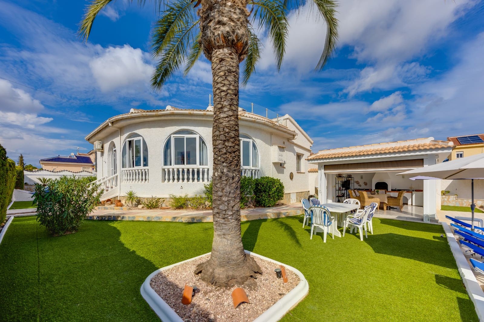 Chalet de 4 habitaciones en Ciudad Quesada en venta con piscina garaje - 599.000 € (Ref: 10167278)