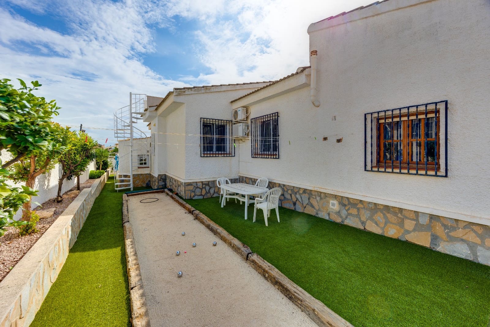 Chalet de 4 habitaciones en Ciudad Quesada en venta con piscina garaje - 599.000 € (Ref: 10167278)