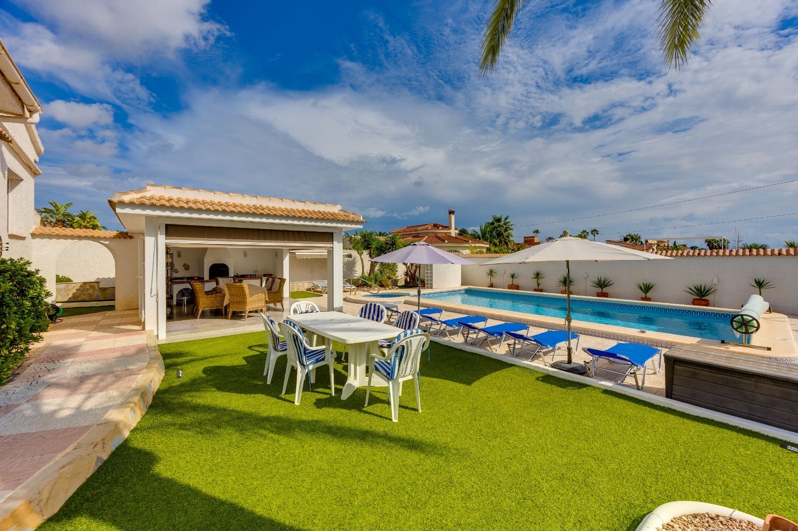Chalet de 4 habitaciones en Ciudad Quesada en venta con piscina garaje - 599.000 € (Ref: 10167278)