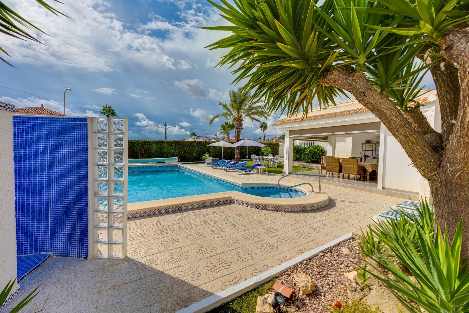 Chalet de 4 habitaciones en Ciudad Quesada en venta con piscina garaje - 599.000 € (Ref: 10167278)