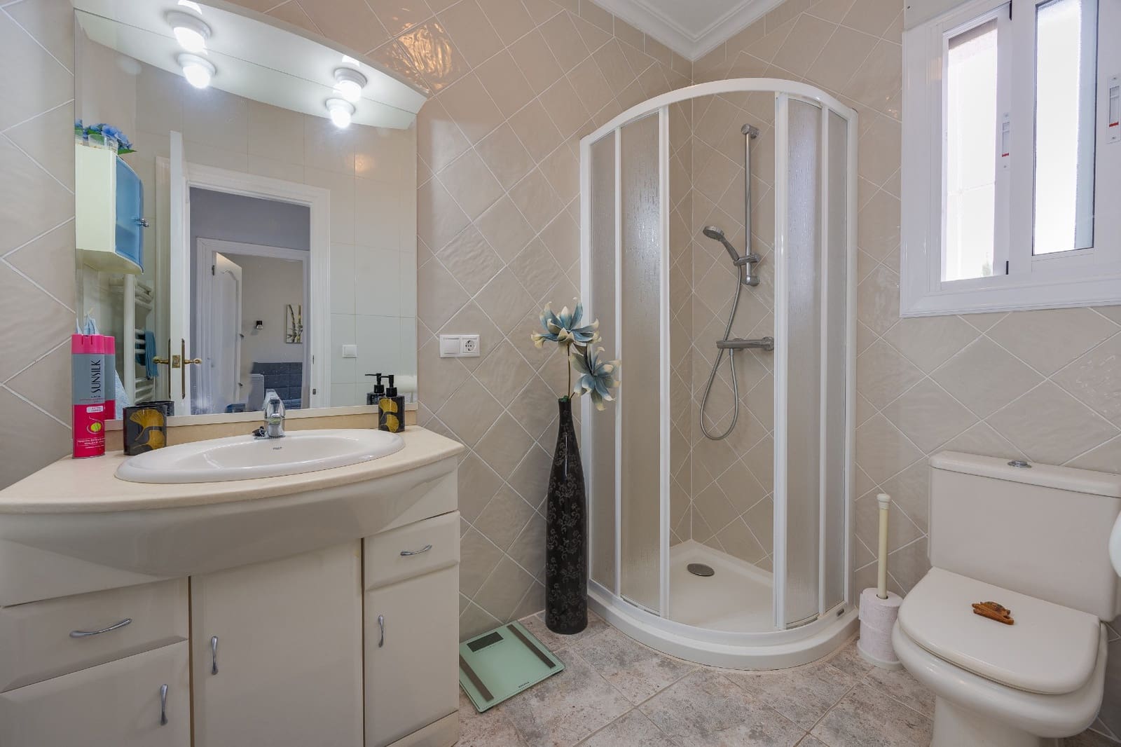 4 bedroom Villa for sale in Rojales with pool garage - € 549,000 (Ref: 10167279)