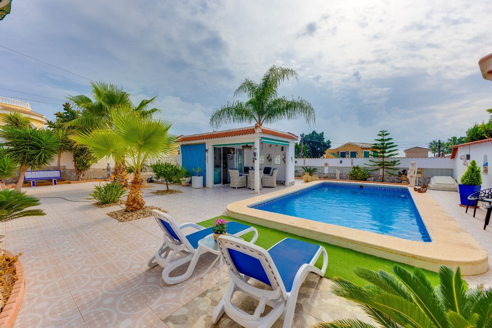 4 bedroom Villa for sale in Rojales with pool garage - € 549,000 (Ref: 10167279)
