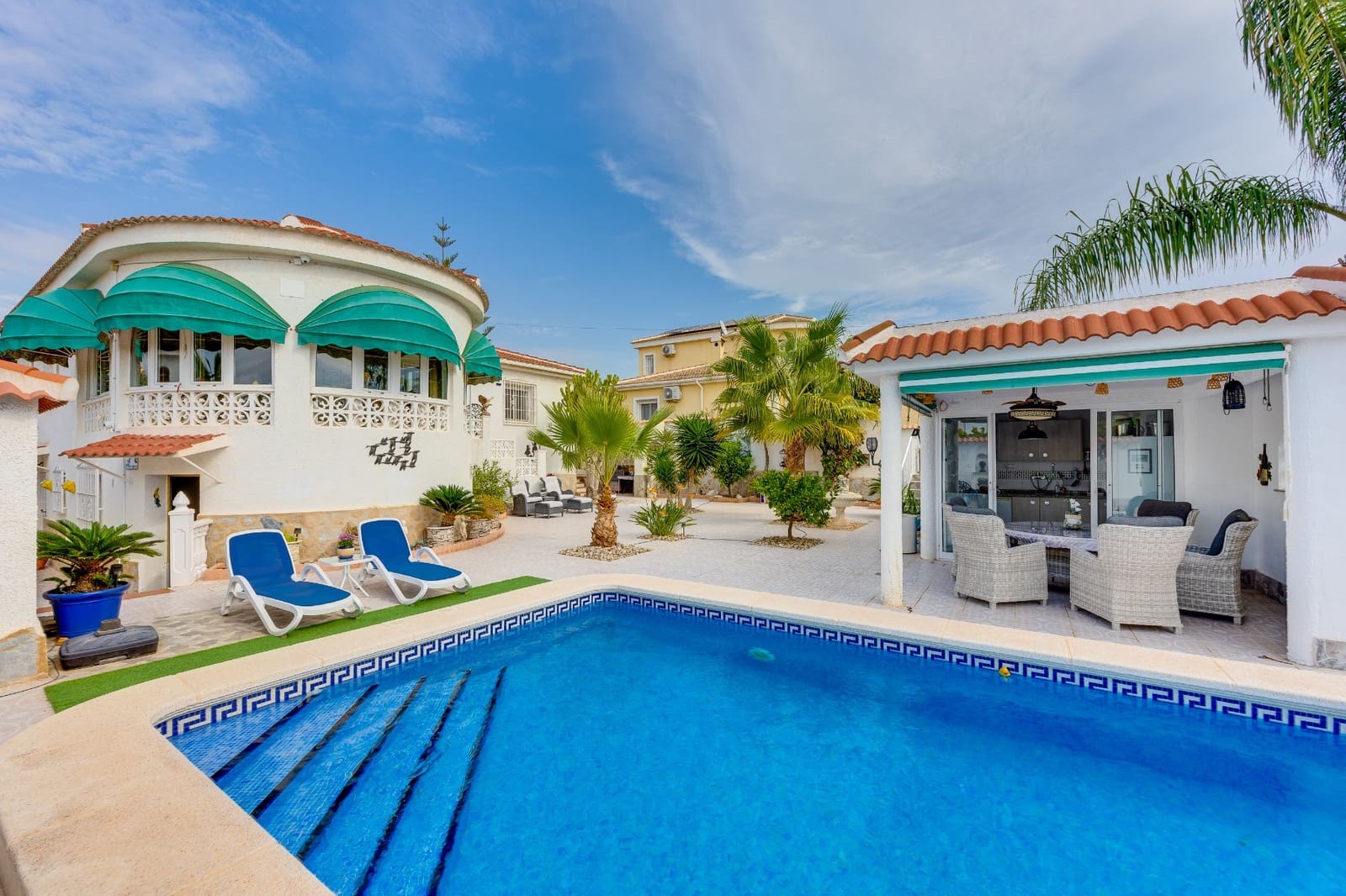 4 bedroom Villa for sale in Rojales with pool garage - € 549,000 (Ref: 10167279)