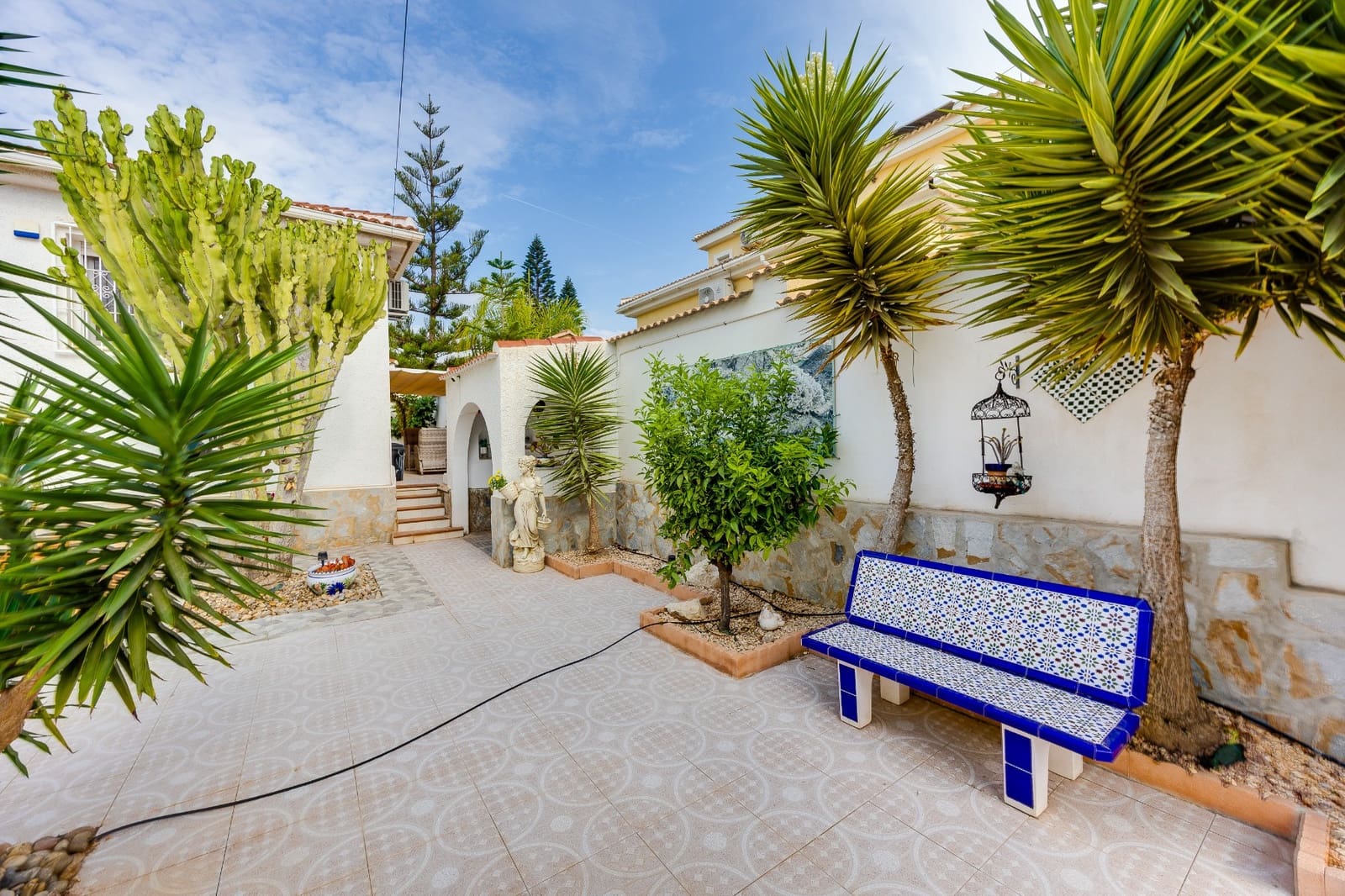 4 bedroom Villa for sale in Rojales with pool garage - € 549,000 (Ref: 10167279)