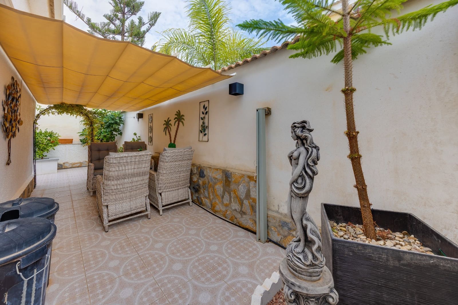 4 bedroom Villa for sale in Rojales with pool garage - € 549,000 (Ref: 10167279)