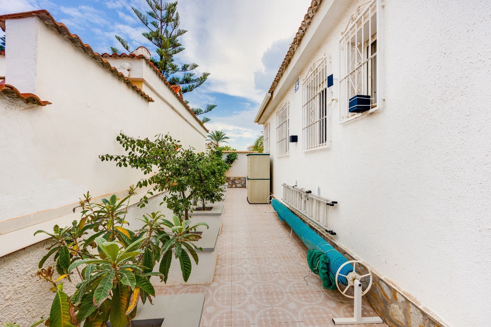 4 bedroom Villa for sale in Rojales with pool garage - € 549,000 (Ref: 10167279)