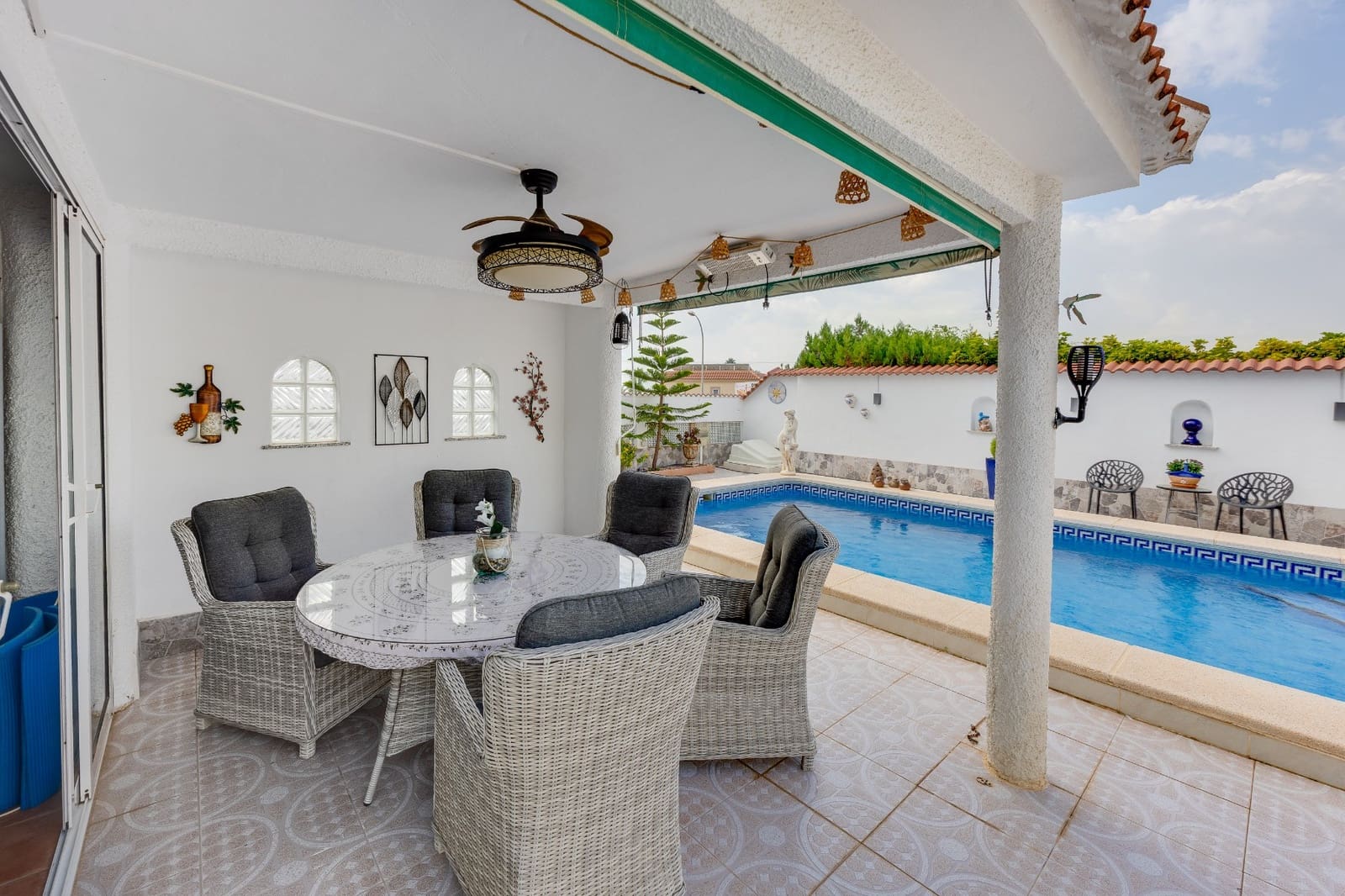 4 bedroom Villa for sale in Rojales with pool garage - € 549,000 (Ref: 10167279)