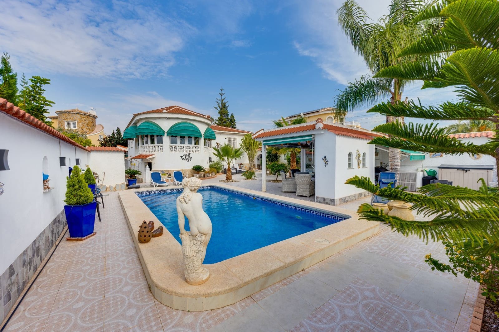 4 bedroom Villa for sale in Rojales with pool garage - € 549,000 (Ref: 10167279)