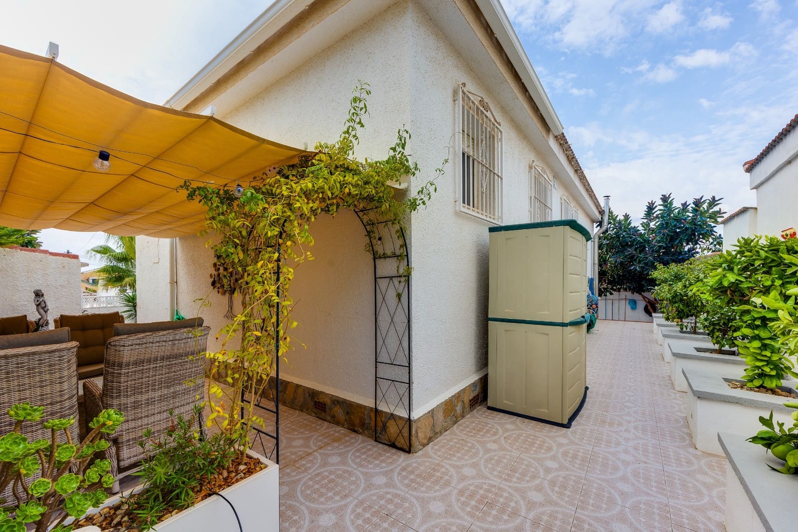 4 bedroom Villa for sale in Rojales with pool garage - € 549,000 (Ref: 10167279)