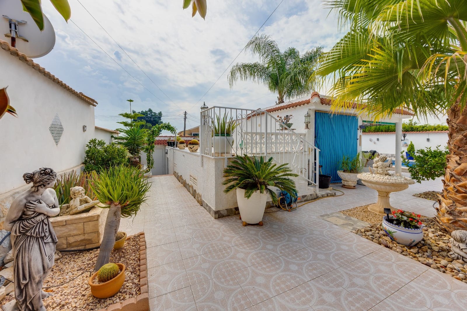4 bedroom Villa for sale in Rojales with pool garage - € 549,000 (Ref: 10167279)