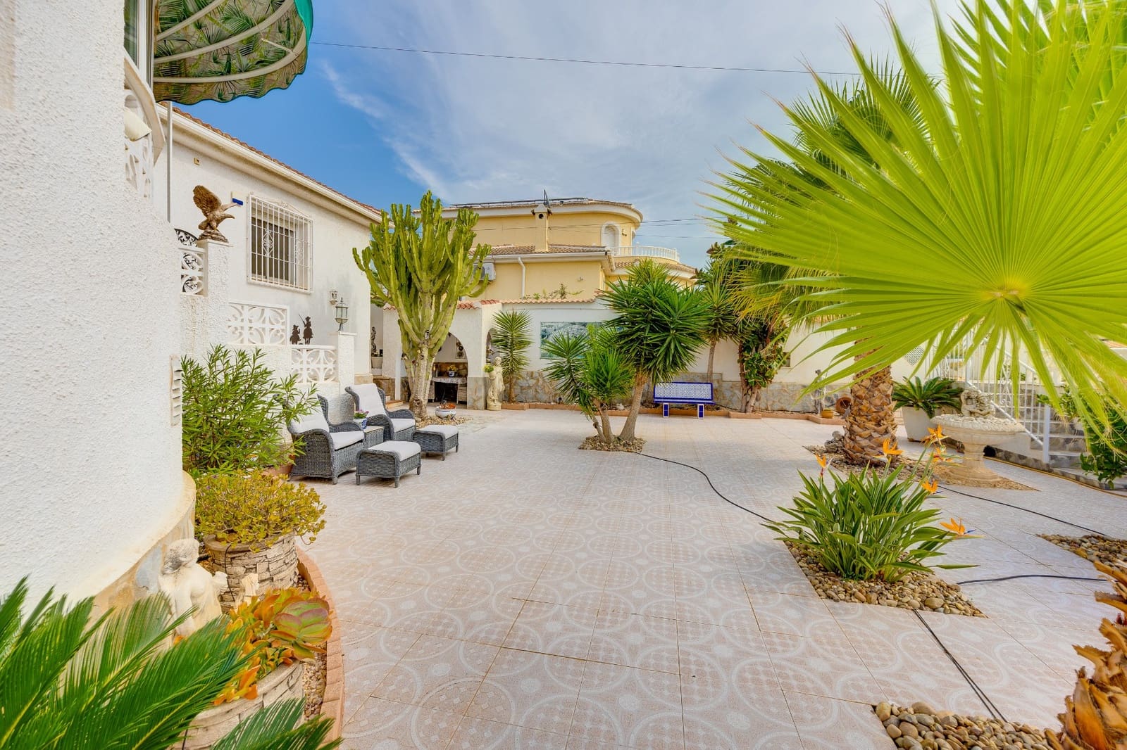 4 bedroom Villa for sale in Rojales with pool garage - € 549,000 (Ref: 10167279)