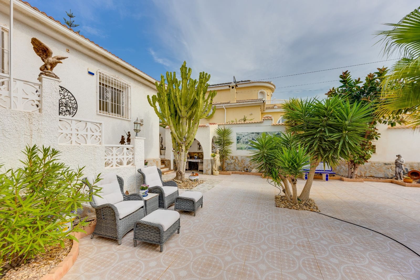 4 bedroom Villa for sale in Rojales with pool garage - € 549,000 (Ref: 10167279)