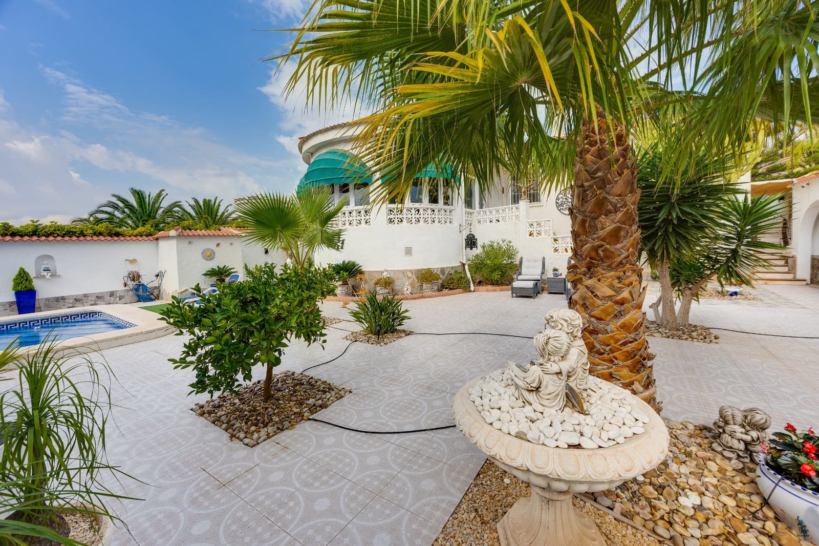 4 bedroom Villa for sale in Rojales with pool garage - € 549,000 (Ref: 10167279)