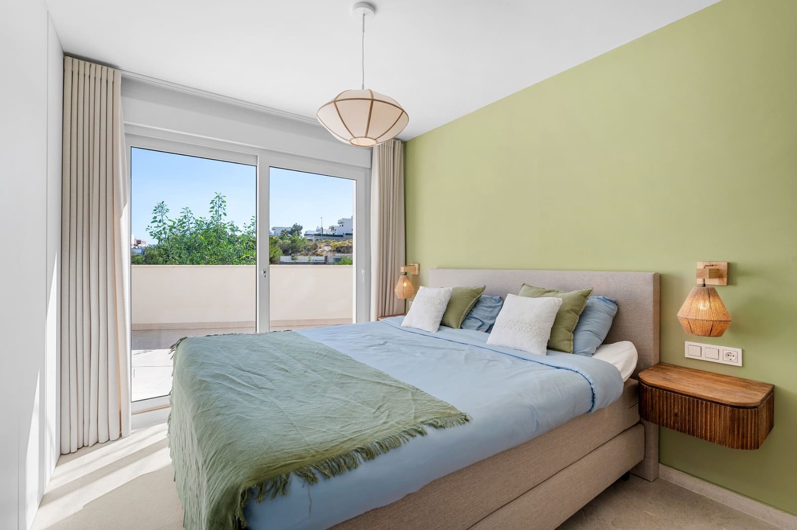 Chalet de 3 habitaciones en San Miguel de Salinas en venta con piscina garaje - 1.049.000 € (Ref: 10183397)