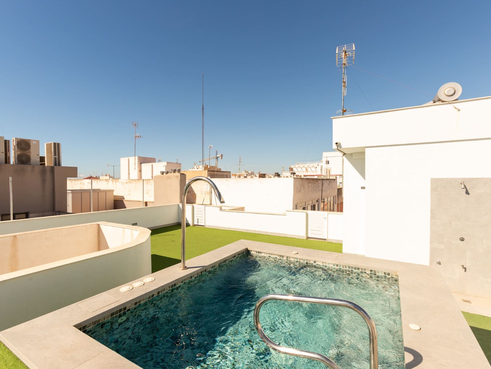 3 bedroom Apartment for sale in Torrevieja with pool garage - € 379,000 (Ref: 10183584)