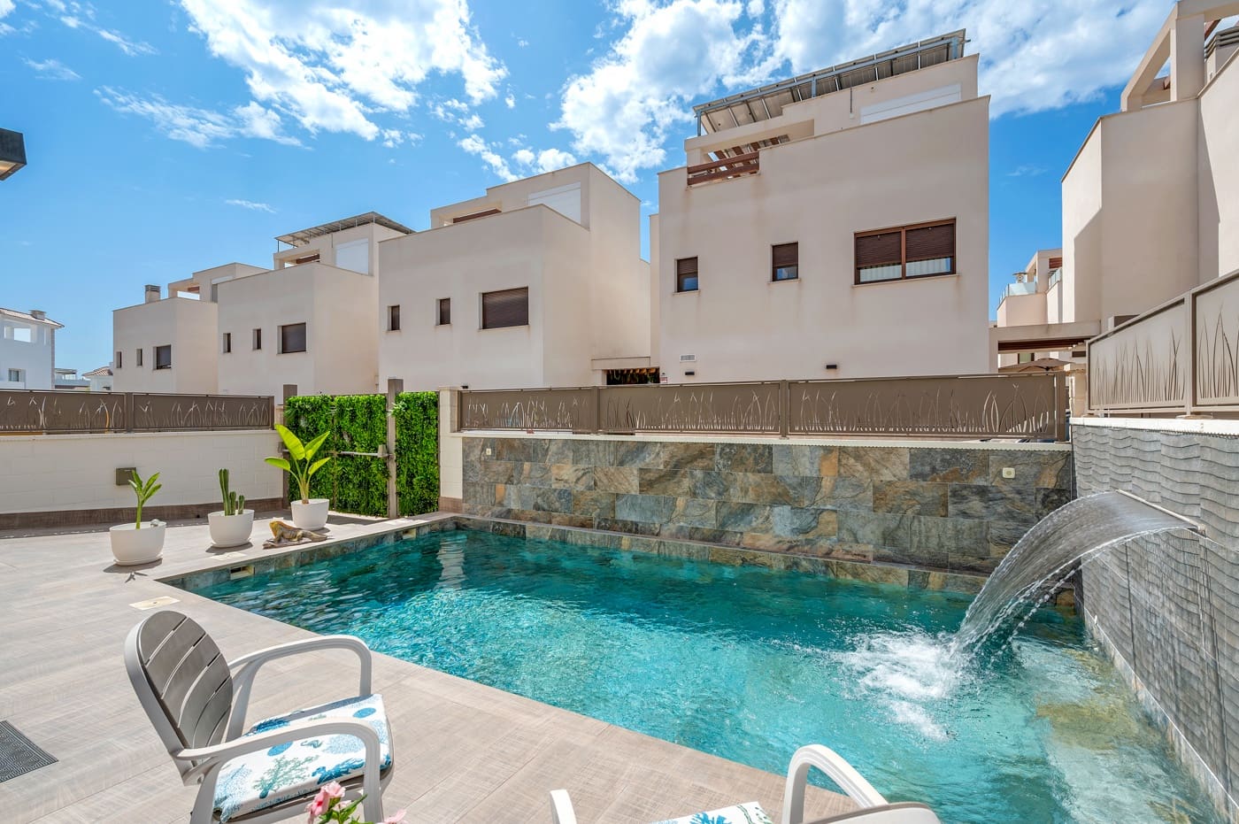 Chalet de 3 habitaciones en Ciudad Quesada en venta con piscina - 475.000 € (Ref: 9072032)