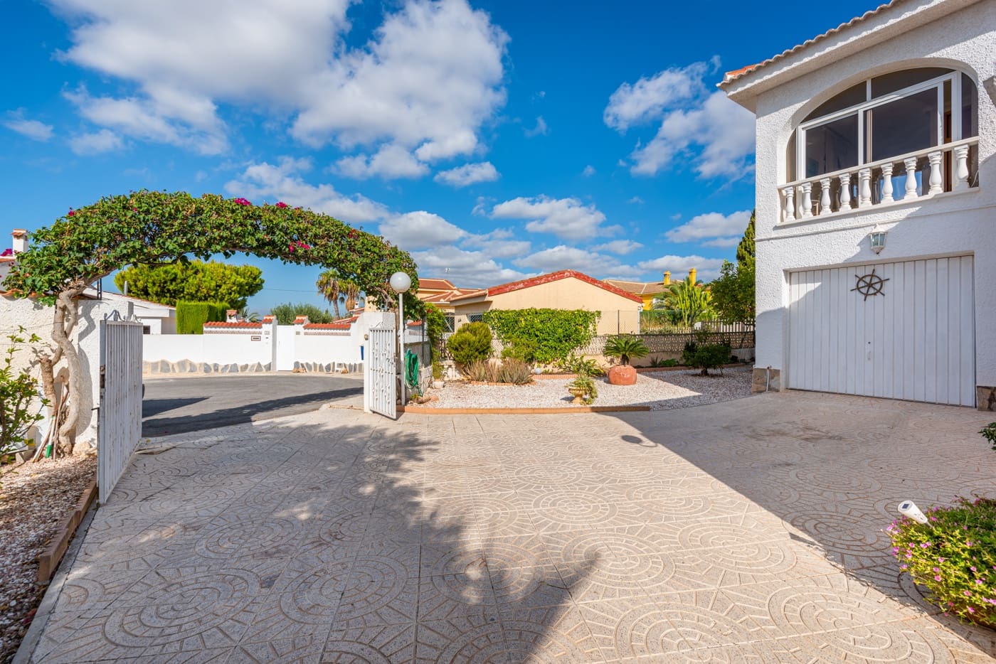 Chalet de 3 habitaciones en Ciudad Quesada en venta con piscina garaje - 420.000 € (Ref: 9307056)