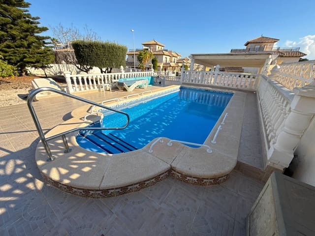 3 bedroom Villa for sale in Villamartin, Orihuela with pool garage - € 349,950 (Ref: 9346561)