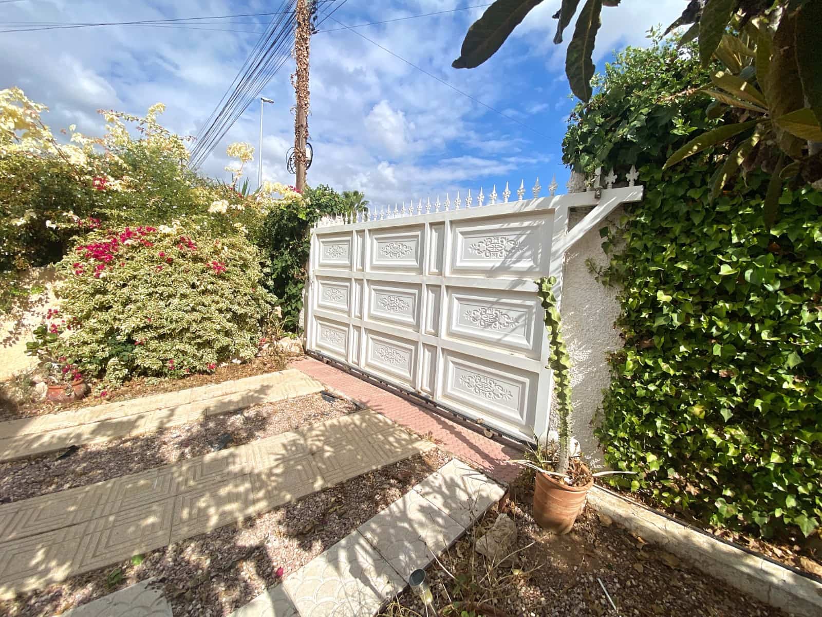 Chalet de 3 habitaciones en Ciudad Quesada en venta con piscina - 399.000 € (Ref: 9346991)