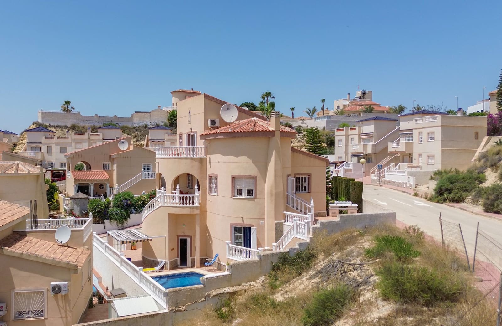 3 bedroom Villa for sale in Ciudad Quesada with pool - € 325,000 (Ref: 9348533)