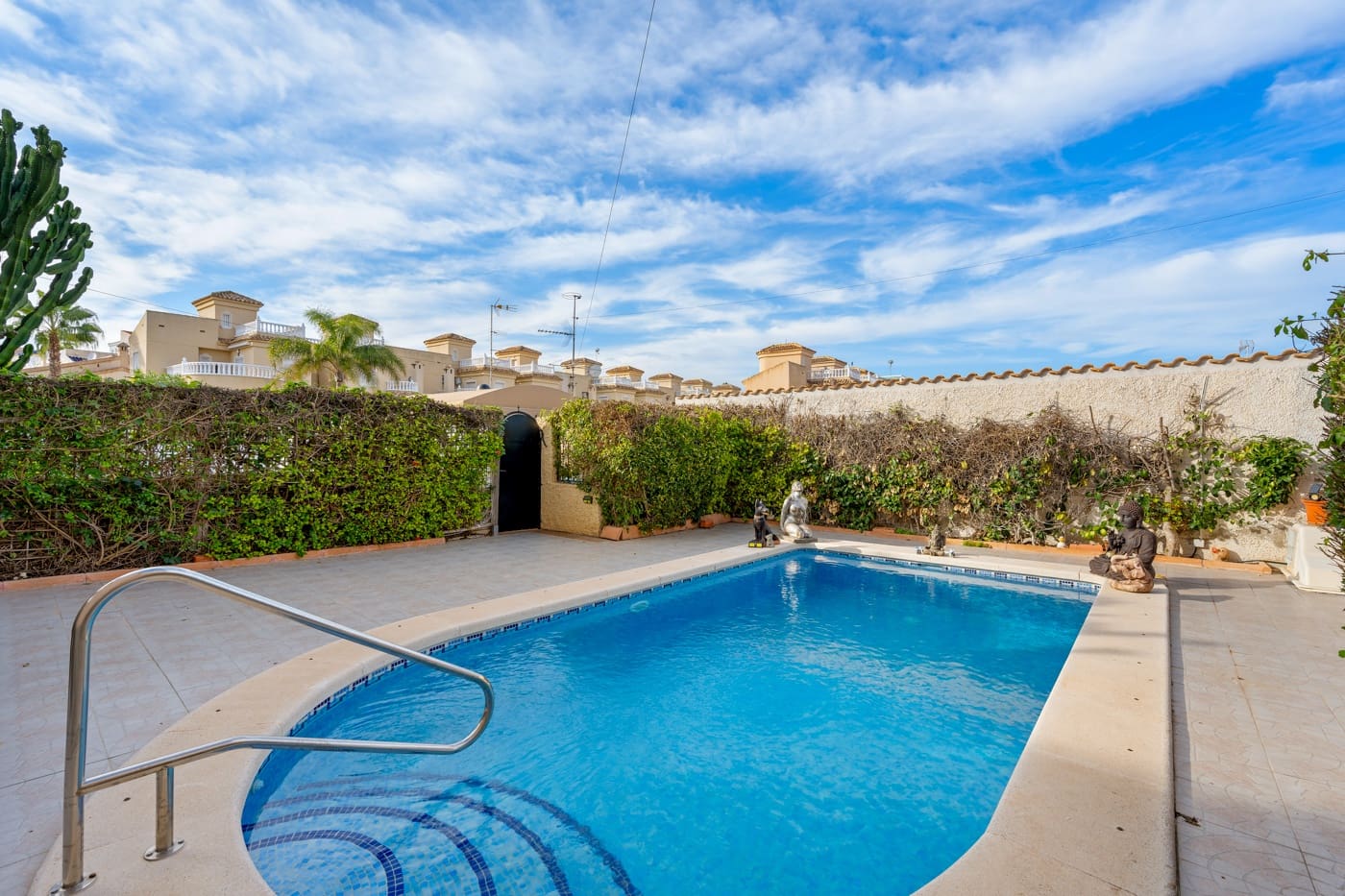 Chalet de 2 habitaciones en Ciudad Quesada en venta con piscina garaje - 325.000 € (Ref: 9386674)