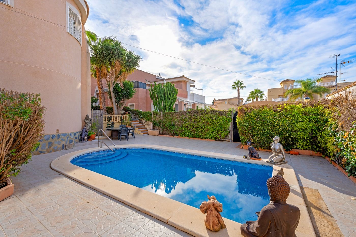 Chalet de 2 habitaciones en Ciudad Quesada en venta con piscina garaje - 325.000 € (Ref: 9386674)