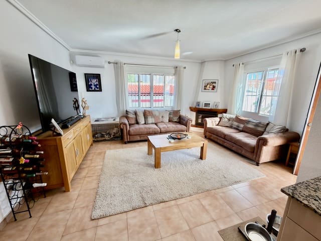 Chalet de 4 habitaciones en Ciudad Quesada, Rojales en venta con piscina garaje - 475.000 € (Ref: 9386675)