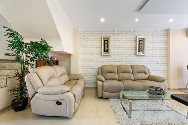 3 bedroom Townhouse for sale in Aguas Nuevas, Torrevieja with pool - € 319,900 (Ref: 9387046)