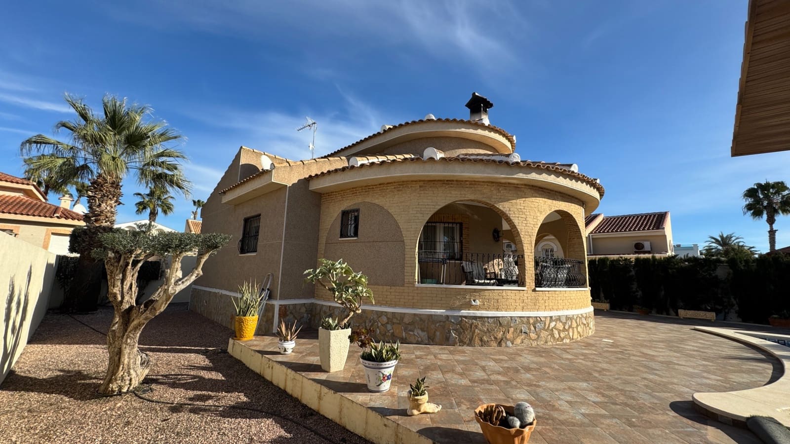 3 makuuhuone Huvila myytävänä paikassa Benijofar mukana uima-altaan 
autotalli - 325 000 € (Ref: 9387048)