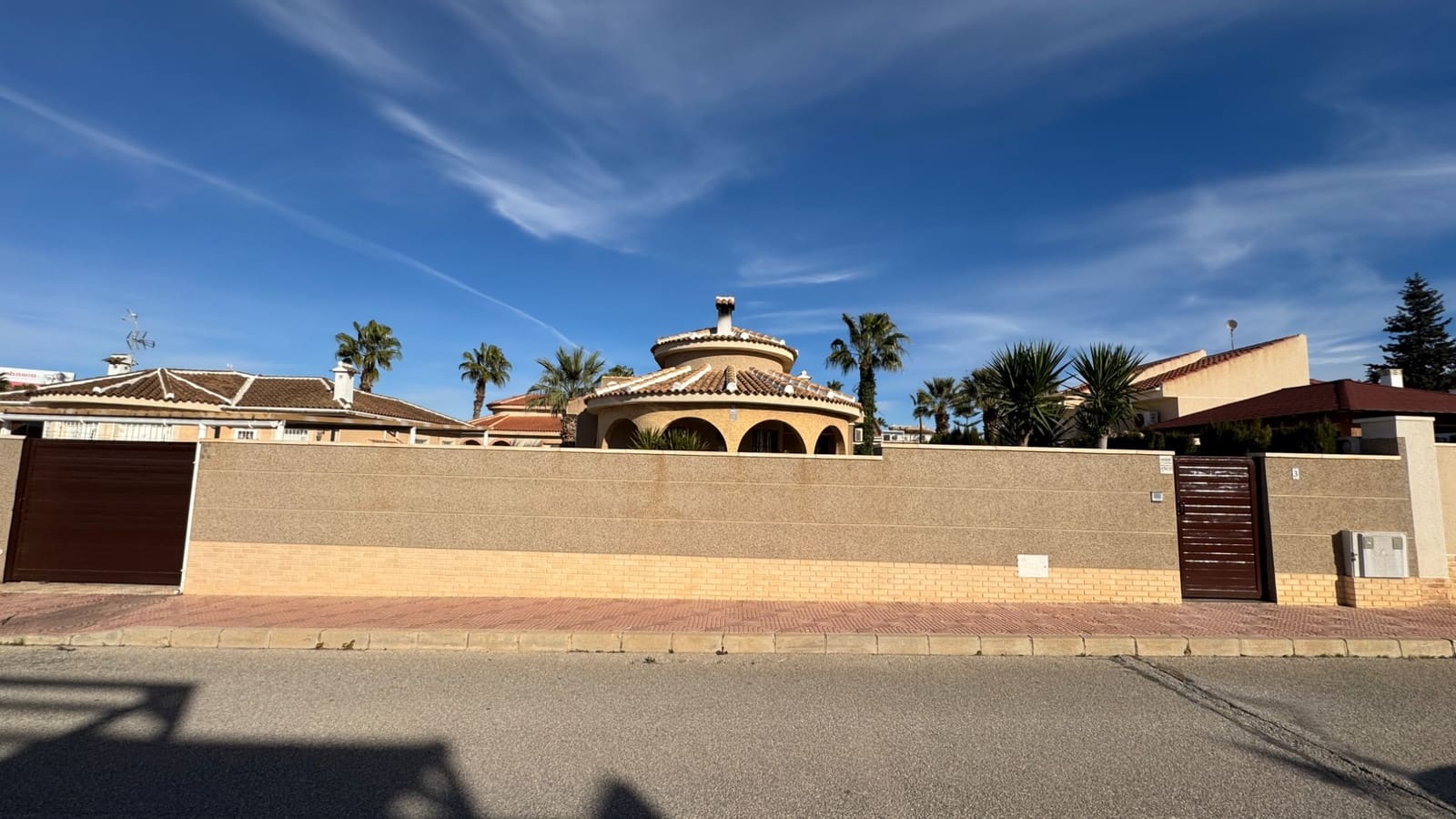 3 makuuhuone Huvila myytävänä paikassa Benijofar mukana uima-altaan 
autotalli - 325 000 € (Ref: 9387048)