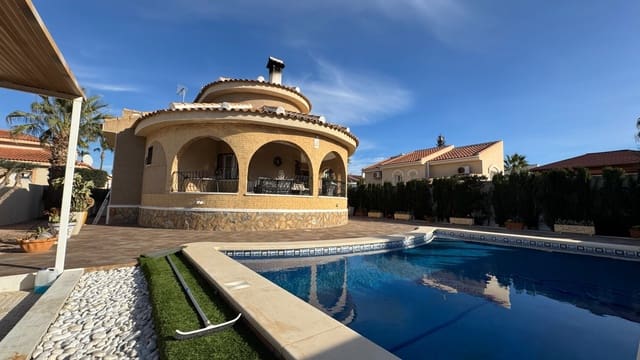 3 makuuhuone Huvila myytävänä paikassa Benijófar mukana uima-altaan 
autotalli - 325 000 € (Ref: 9387048)