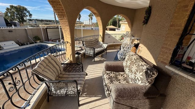 3 makuuhuone Huvila myytävänä paikassa Benijófar mukana uima-altaan 
autotalli - 325 000 € (Ref: 9387048)