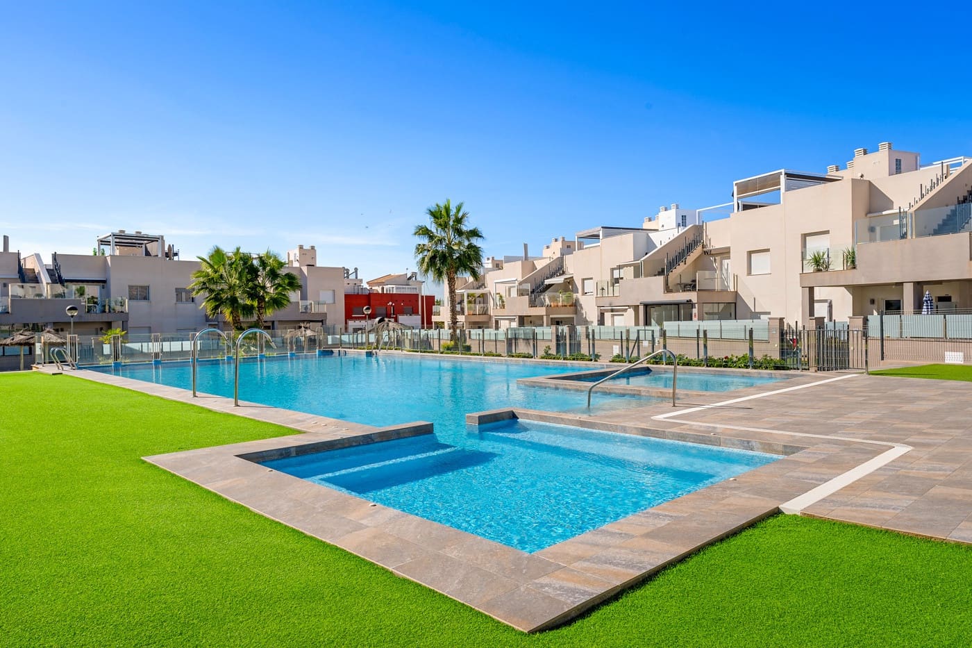 2 soverom Hus til salgs i Torrevieja med svømmebasseng - € 284 000 (Ref: 9387049)