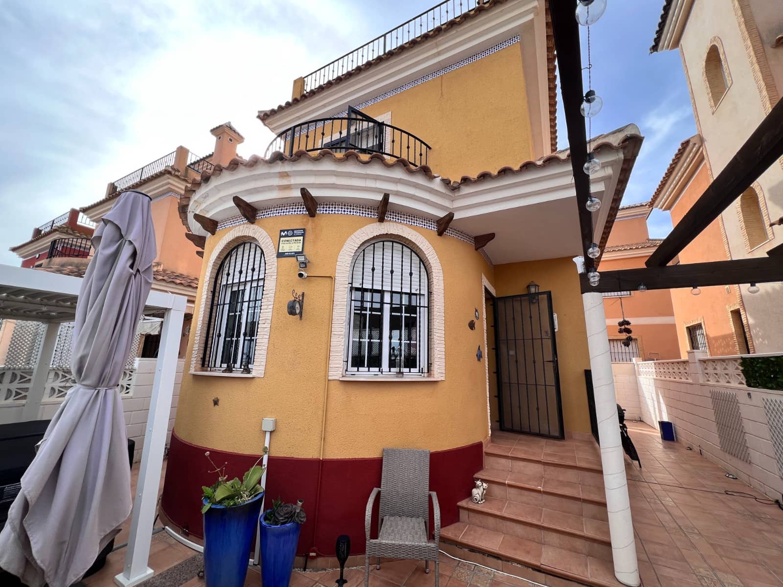 3 bedroom Villa for sale in Los Montesinos with pool - € 188,000 (Ref: 9388612)