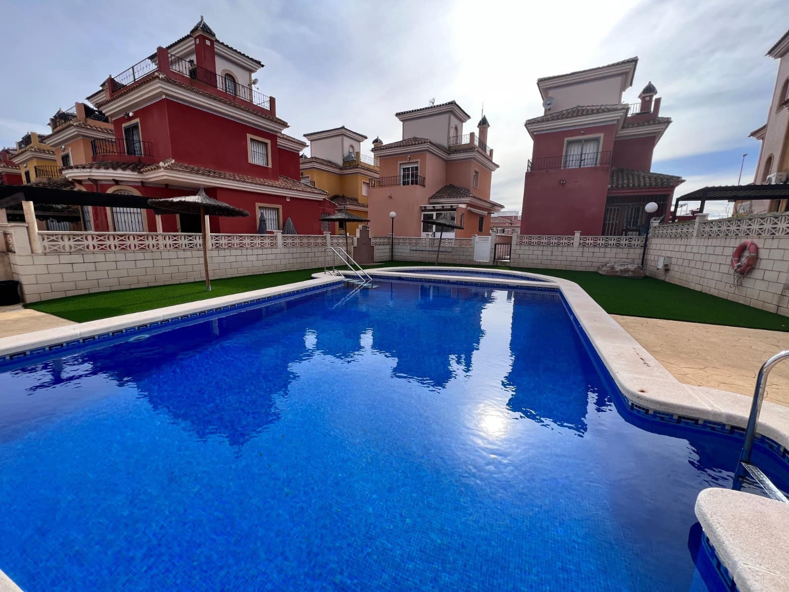 3 bedroom Villa for sale in Los Montesinos with pool - € 188,000 (Ref: 9388612)