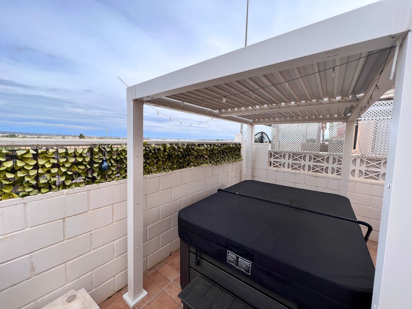 3 bedroom Villa for sale in Los Montesinos with pool - € 188,000 (Ref: 9388612)