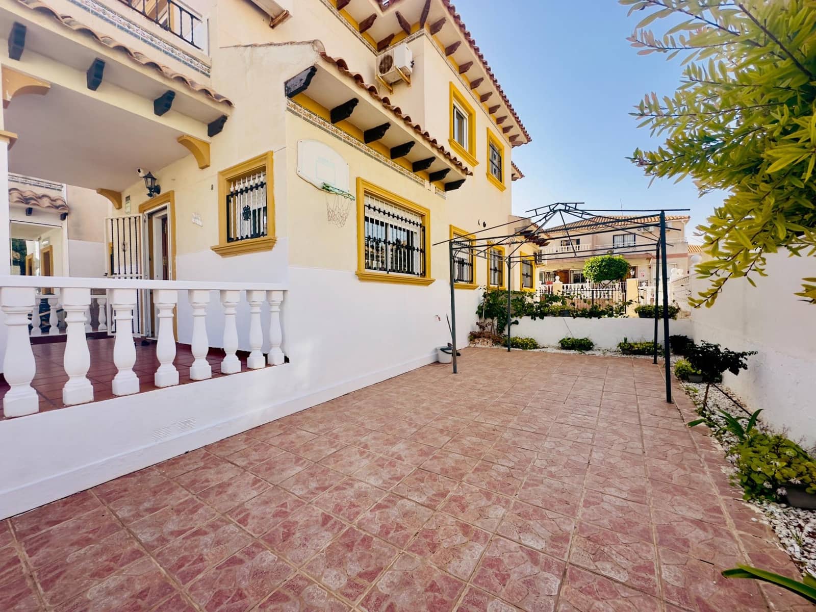 2 bedroom Villa for sale in Cabo Roig with pool - € 230,000 (Ref: 9405853)
